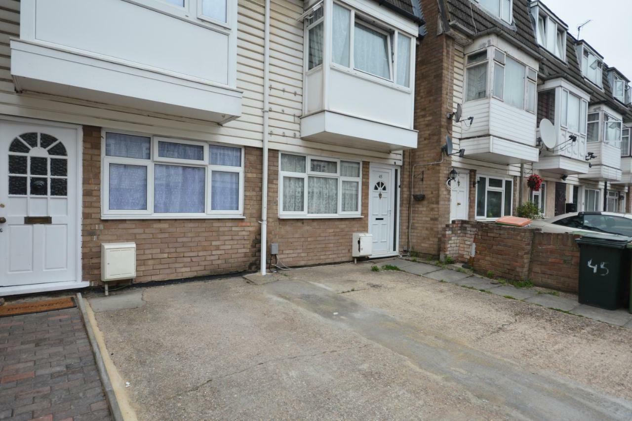Four Bedroom Townhouse 12 Minutes Walk To Excel Exhibition Centre Londra Esterno foto