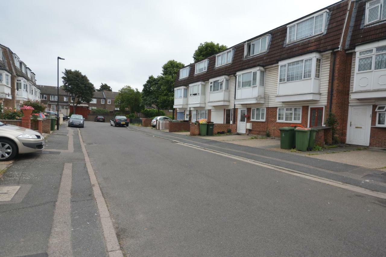 Four Bedroom Townhouse 12 Minutes Walk To Excel Exhibition Centre Londra Esterno foto