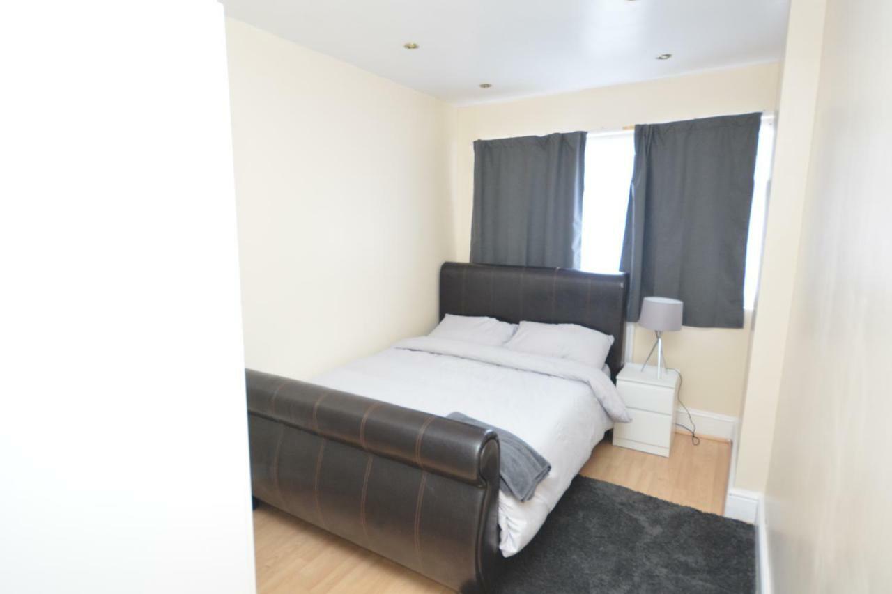 Four Bedroom Townhouse 12 Minutes Walk To Excel Exhibition Centre Londra Esterno foto