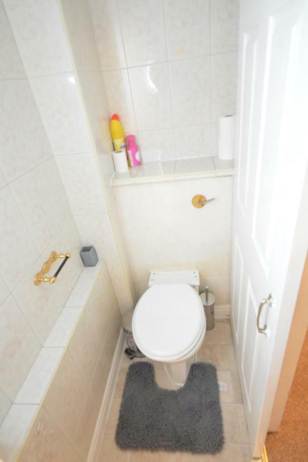 Four Bedroom Townhouse 12 Minutes Walk To Excel Exhibition Centre Londra Esterno foto