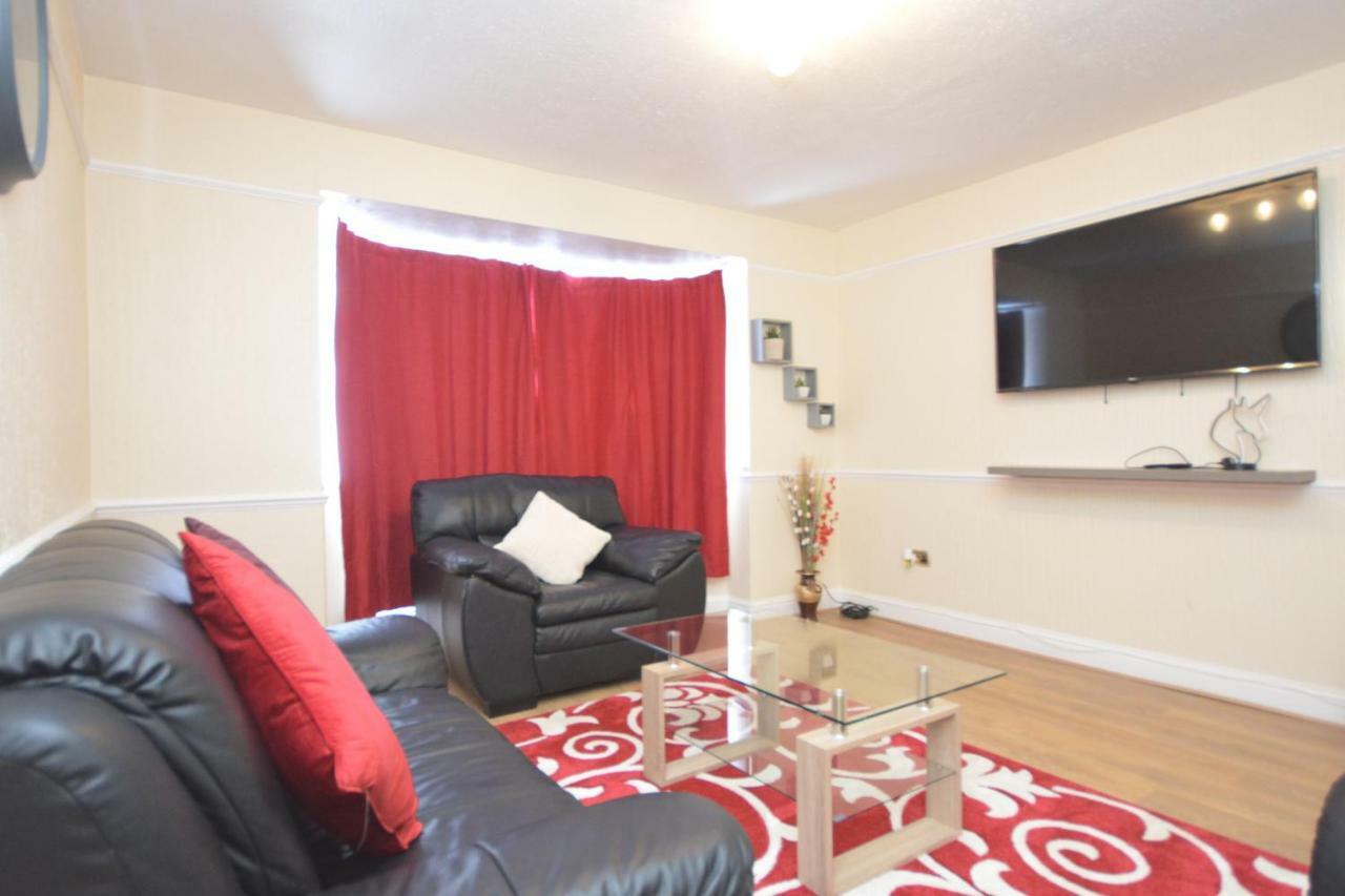 Four Bedroom Townhouse 12 Minutes Walk To Excel Exhibition Centre Londra Esterno foto