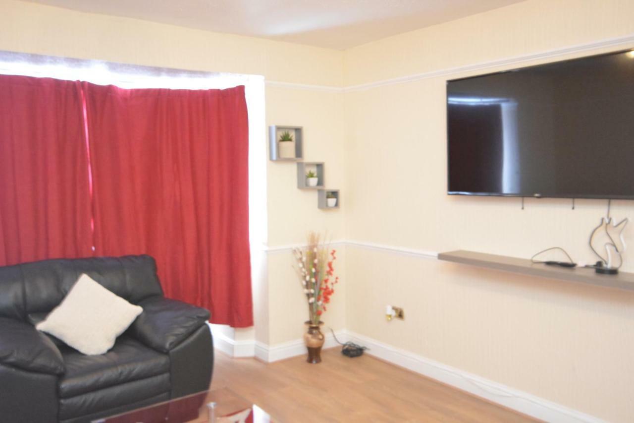 Four Bedroom Townhouse 12 Minutes Walk To Excel Exhibition Centre Londra Esterno foto