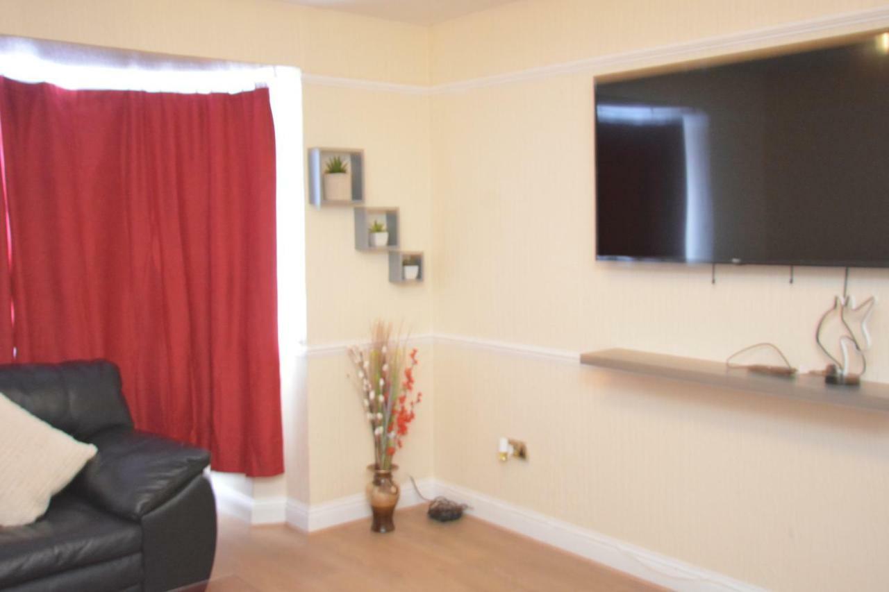 Four Bedroom Townhouse 12 Minutes Walk To Excel Exhibition Centre Londra Esterno foto