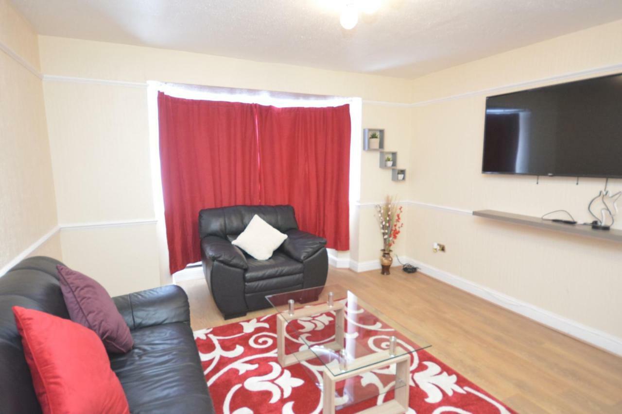 Four Bedroom Townhouse 12 Minutes Walk To Excel Exhibition Centre Londra Esterno foto