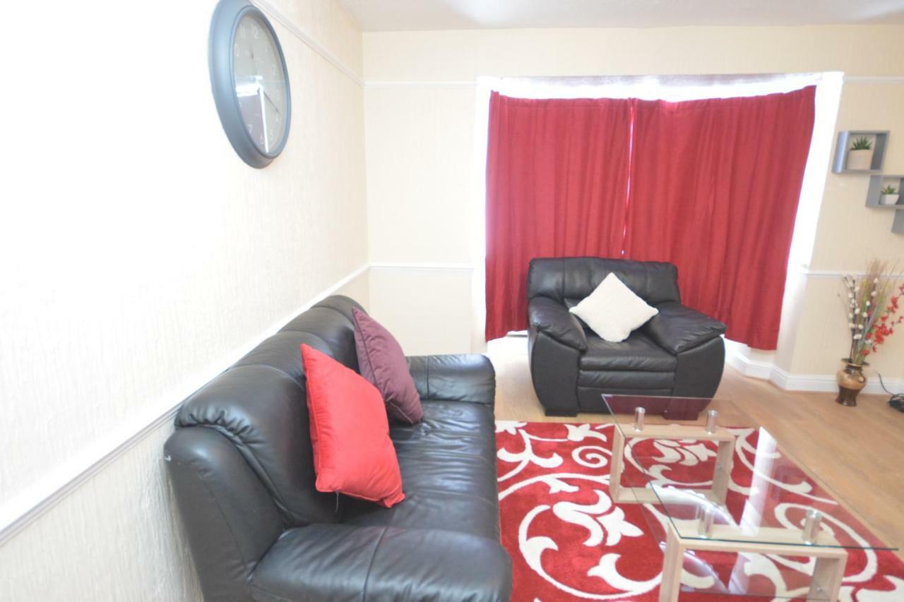 Four Bedroom Townhouse 12 Minutes Walk To Excel Exhibition Centre Londra Esterno foto