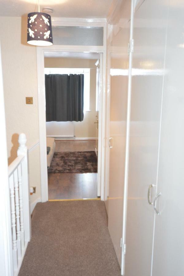 Four Bedroom Townhouse 12 Minutes Walk To Excel Exhibition Centre Londra Esterno foto