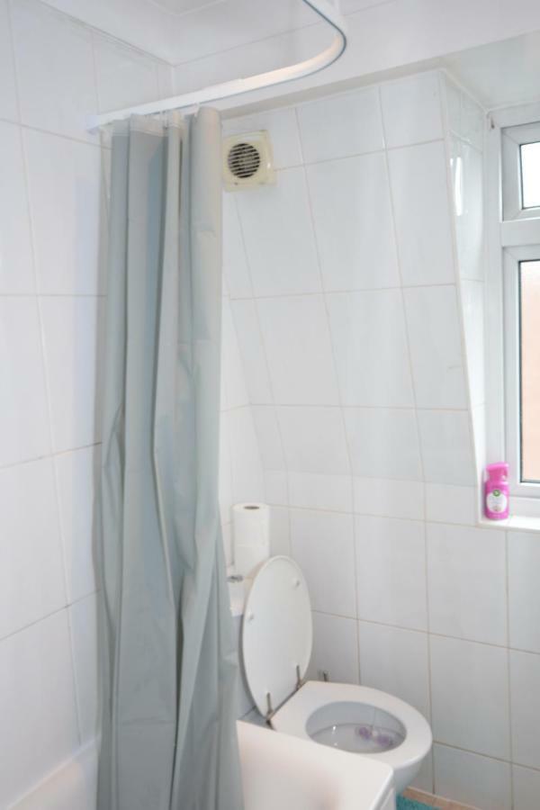 Four Bedroom Townhouse 12 Minutes Walk To Excel Exhibition Centre Londra Esterno foto