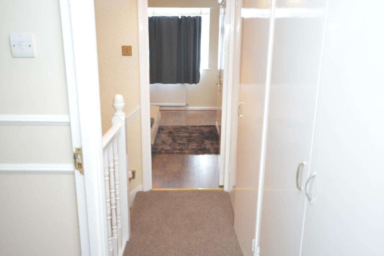 Four Bedroom Townhouse 12 Minutes Walk To Excel Exhibition Centre Londra Esterno foto