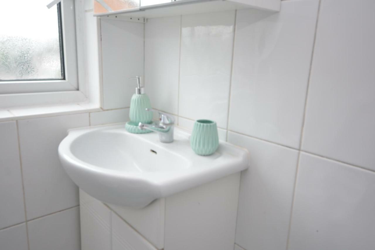 Four Bedroom Townhouse 12 Minutes Walk To Excel Exhibition Centre Londra Esterno foto