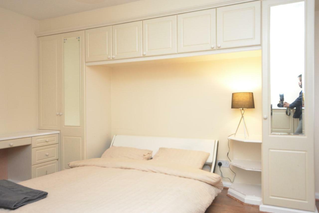 Four Bedroom Townhouse 12 Minutes Walk To Excel Exhibition Centre Londra Esterno foto