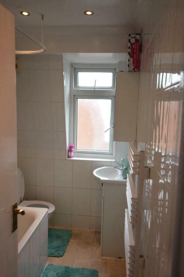 Four Bedroom Townhouse 12 Minutes Walk To Excel Exhibition Centre Londra Esterno foto