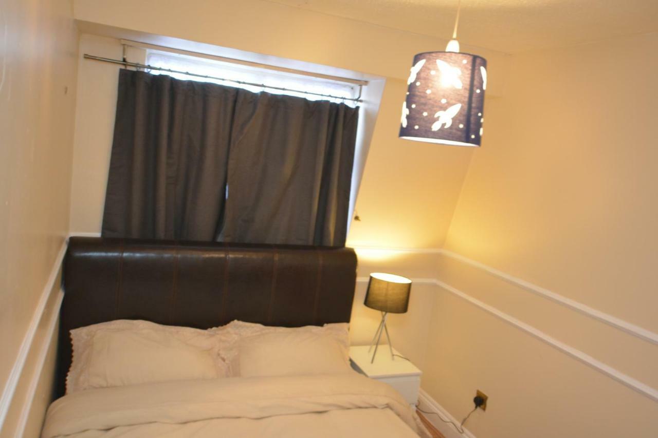 Four Bedroom Townhouse 12 Minutes Walk To Excel Exhibition Centre Londra Esterno foto