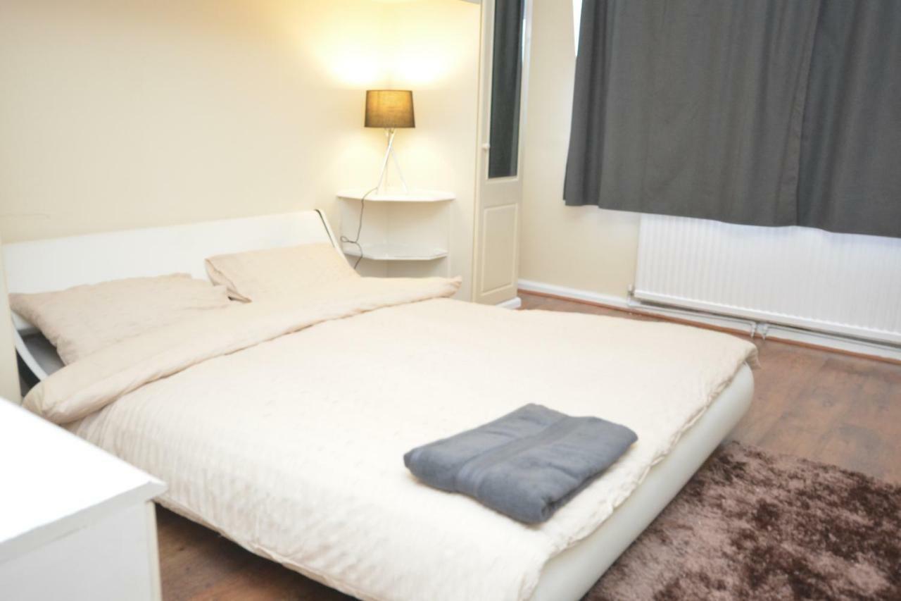 Four Bedroom Townhouse 12 Minutes Walk To Excel Exhibition Centre Londra Esterno foto