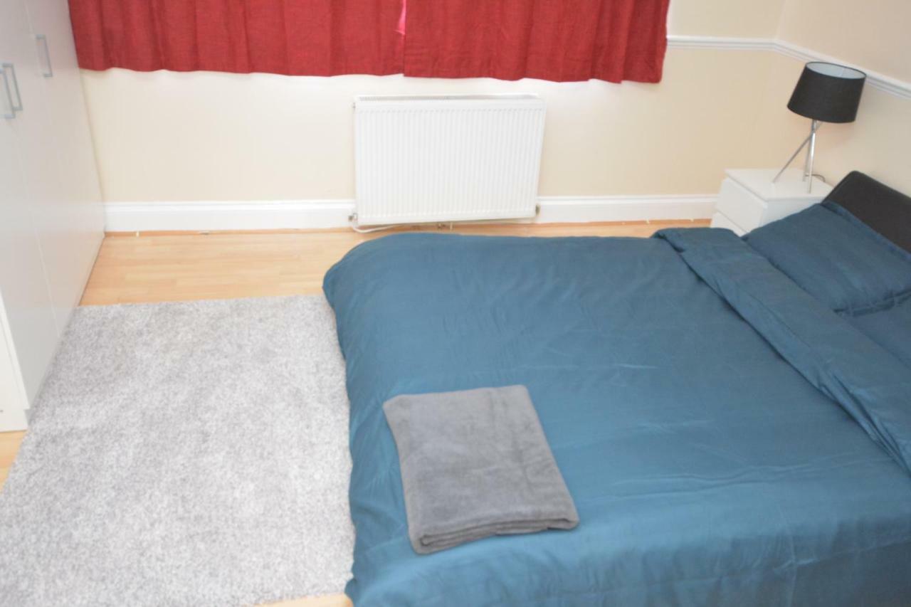 Four Bedroom Townhouse 12 Minutes Walk To Excel Exhibition Centre Londra Esterno foto