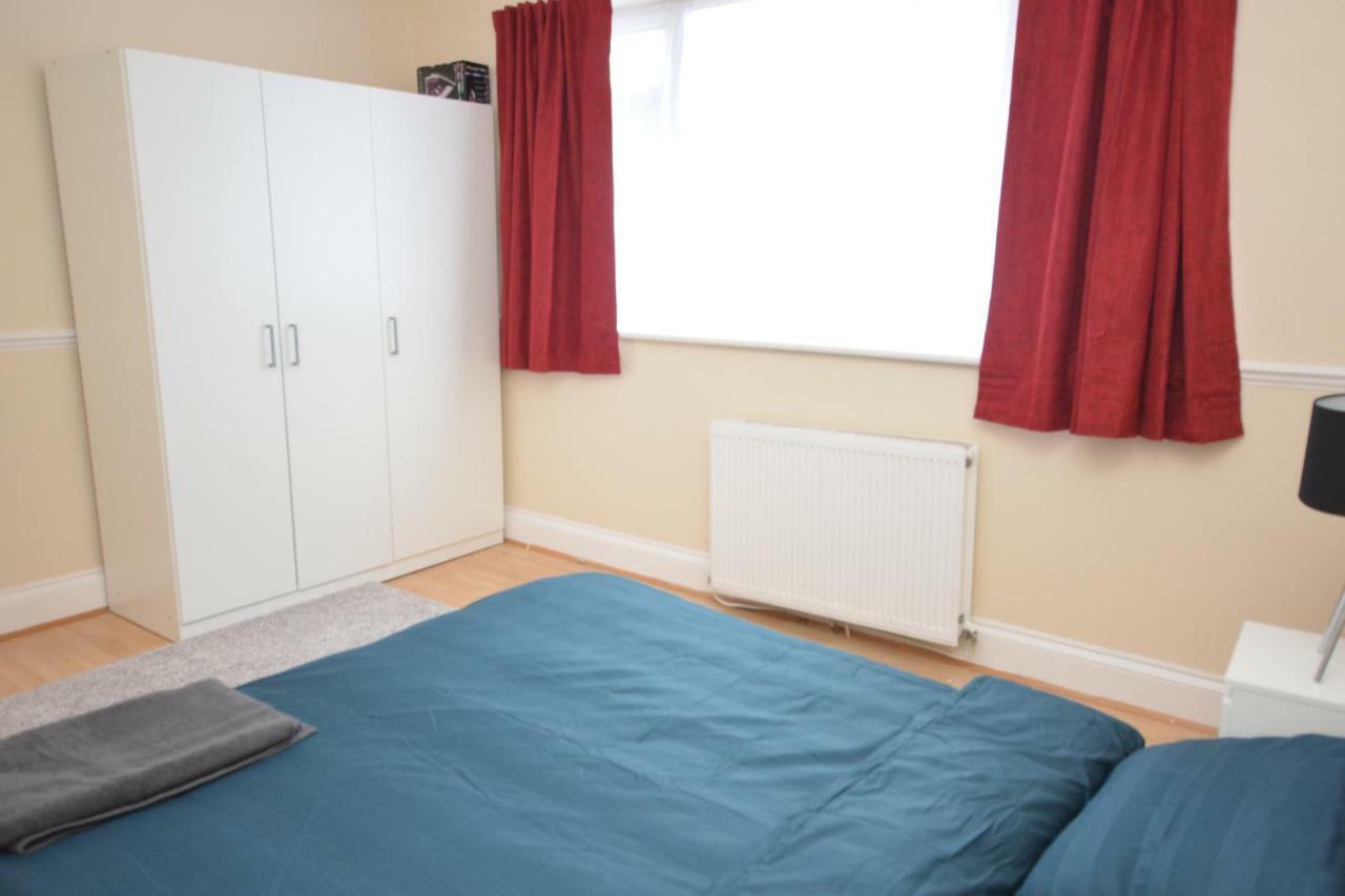 Four Bedroom Townhouse 12 Minutes Walk To Excel Exhibition Centre Londra Esterno foto