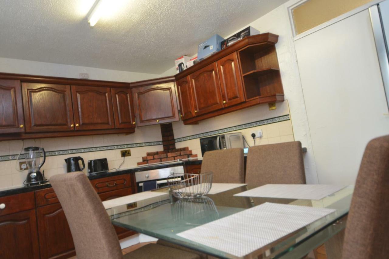 Four Bedroom Townhouse 12 Minutes Walk To Excel Exhibition Centre Londra Esterno foto