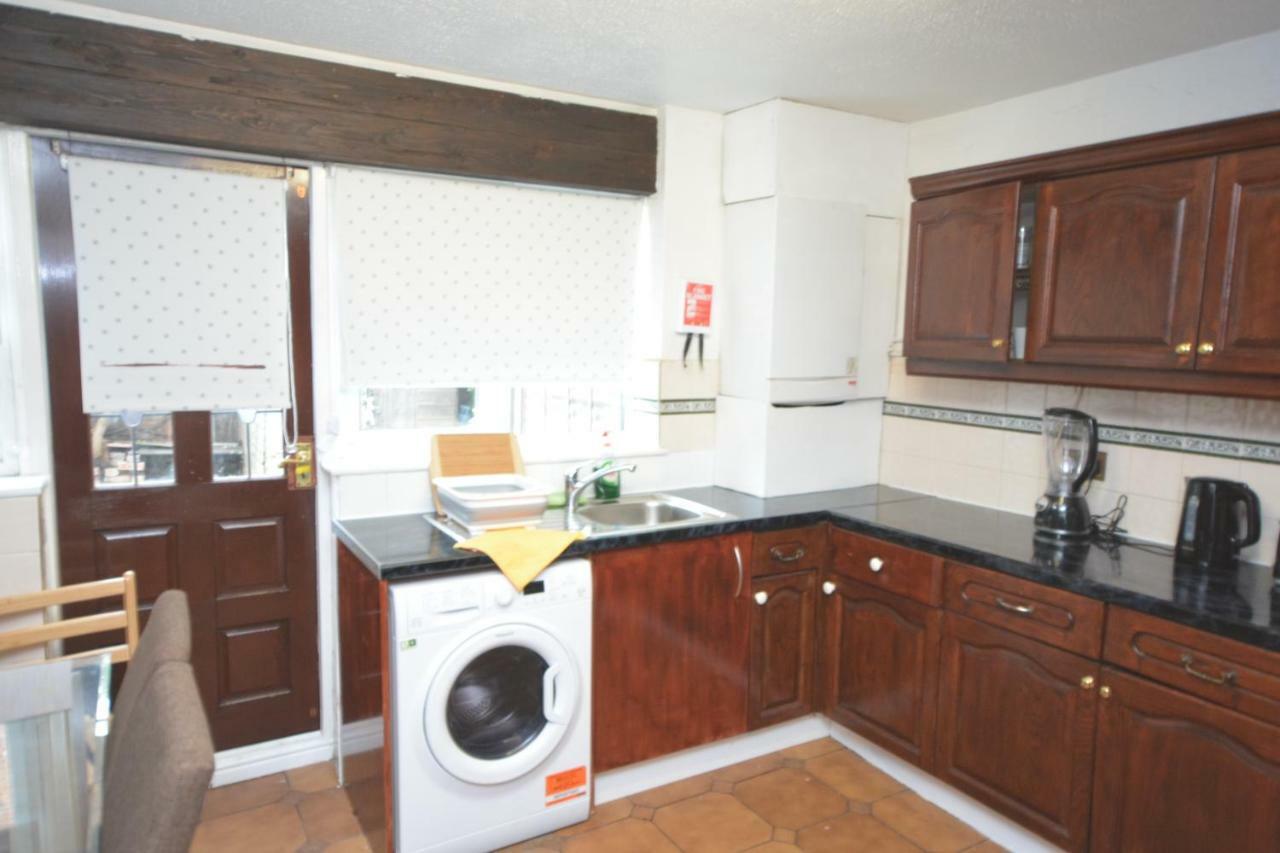 Four Bedroom Townhouse 12 Minutes Walk To Excel Exhibition Centre Londra Esterno foto