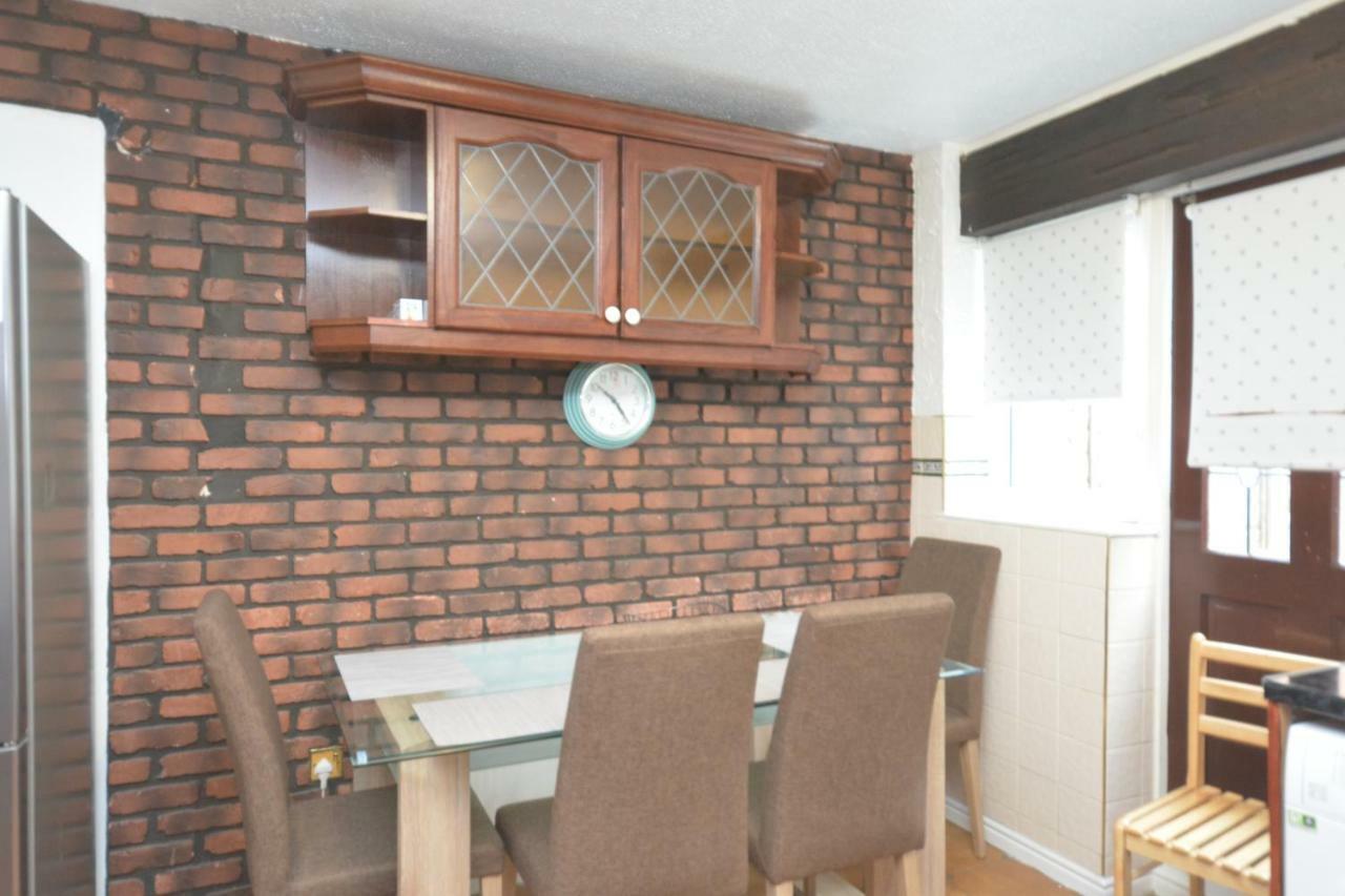 Four Bedroom Townhouse 12 Minutes Walk To Excel Exhibition Centre Londra Esterno foto