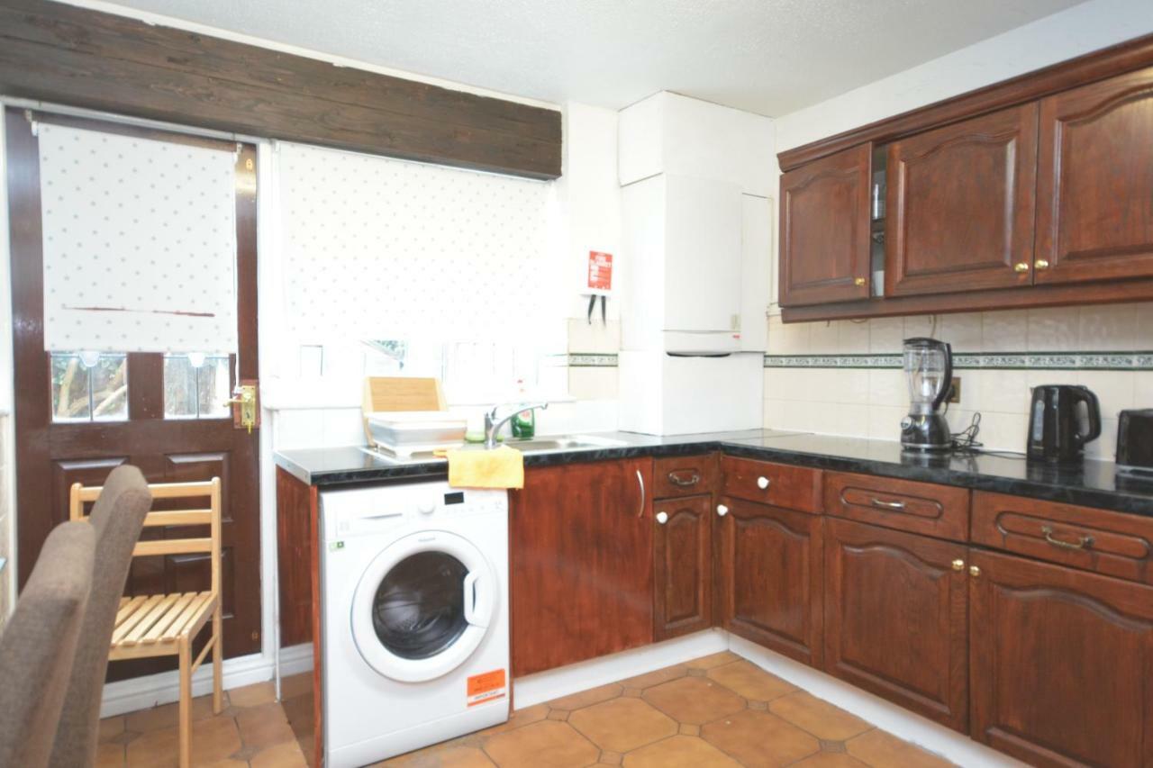 Four Bedroom Townhouse 12 Minutes Walk To Excel Exhibition Centre Londra Esterno foto