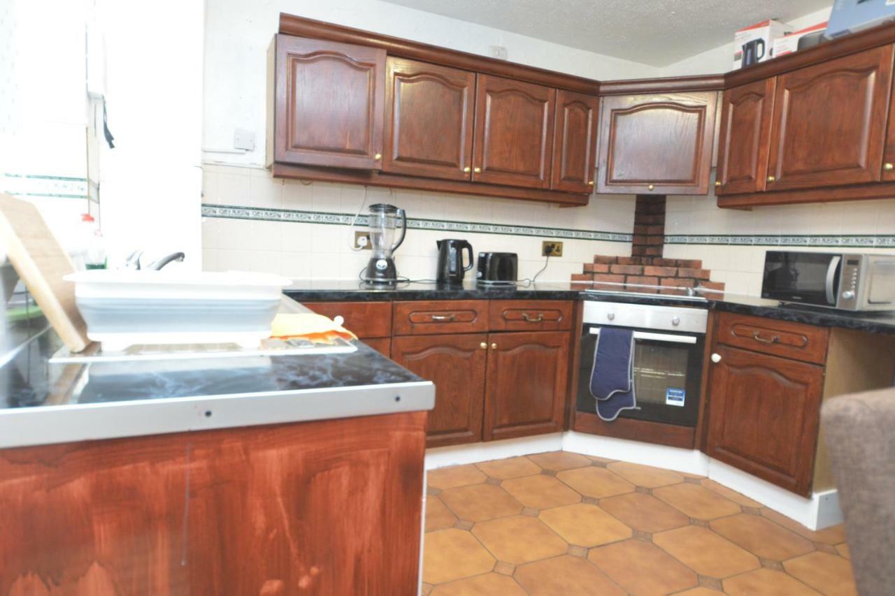 Four Bedroom Townhouse 12 Minutes Walk To Excel Exhibition Centre Londra Esterno foto